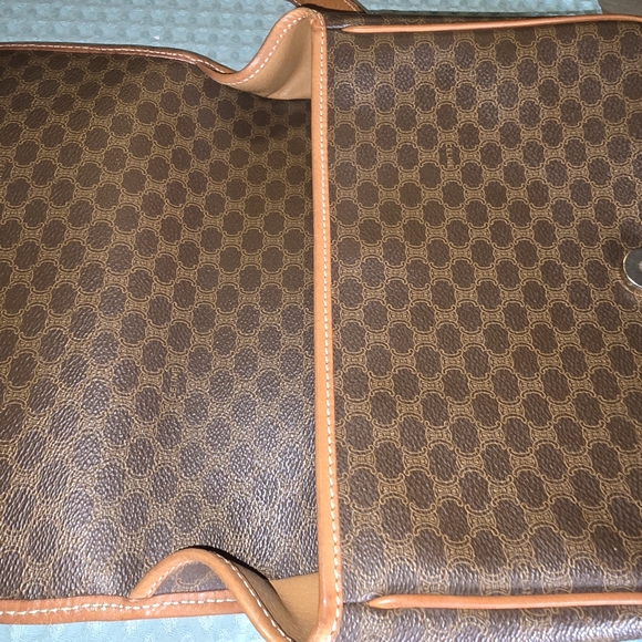 Celine - Picture 5 of 16